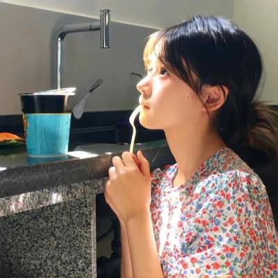 签约艺人被曝抠图式演戏，连日来杀青宴画面流出